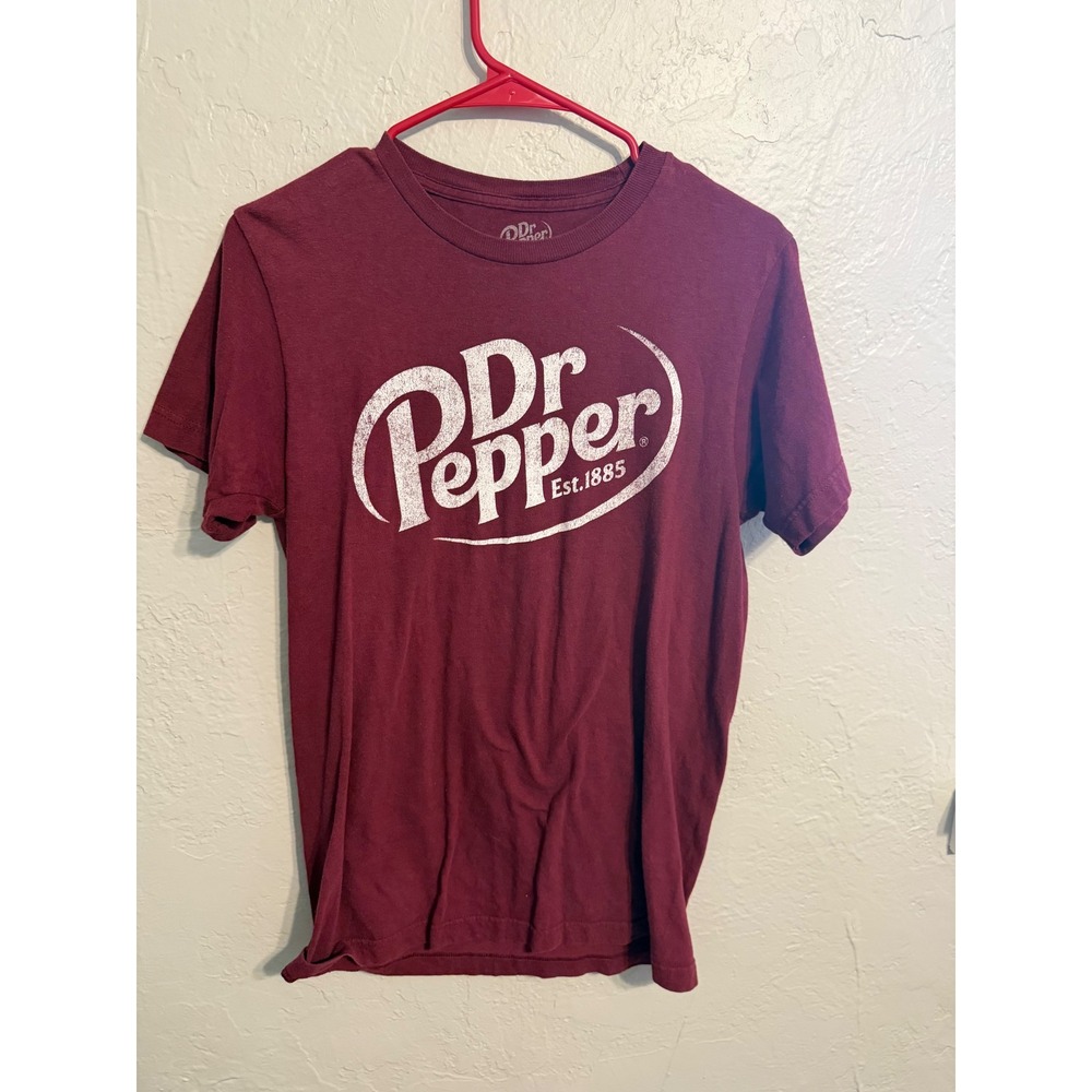 Dr Pepper Graphic T-Shirt Mens Small Maroon Burgundy Short Sleeve Est 1885 Logo